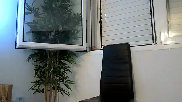 yanick931 stripchat live cam model