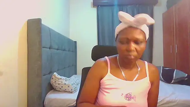 midnightsnack2 stripchat live cam model