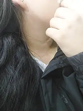 Elinaax stripchat live cam model