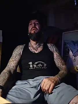 Beardedtattood stripchat live cam model