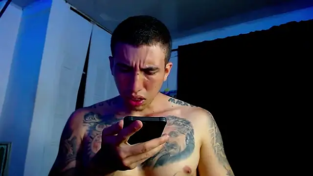 Adam_Hudsond stripchat live cam model