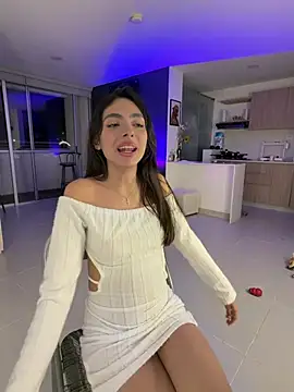 ZaraLuuv stripchat live cam model