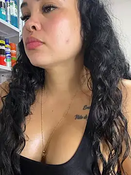 FOX_LATINA stripchat live cam model