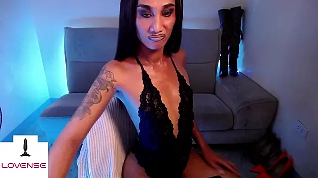 KhiannaReeves stripchat live cam model