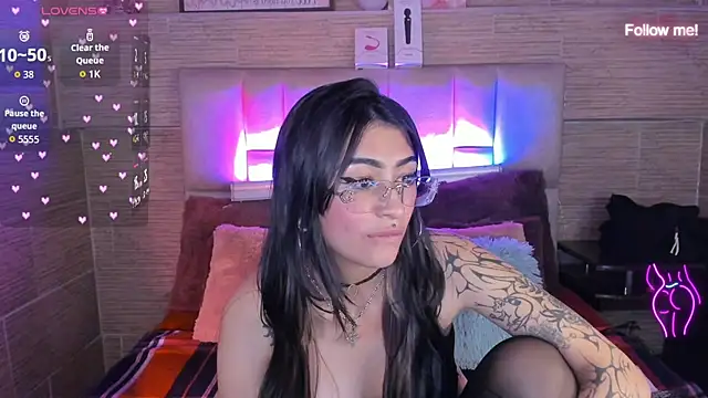 mia_devine_ stripchat live cam model