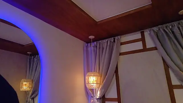 ravenmyth stripchat live cam model