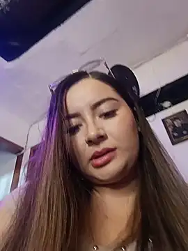 LunaDiaz999 stripchat live cam model