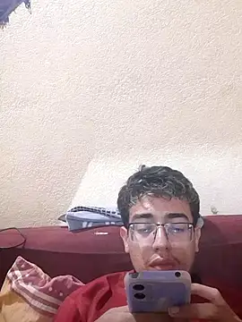 juninhoul stripchat live cam model