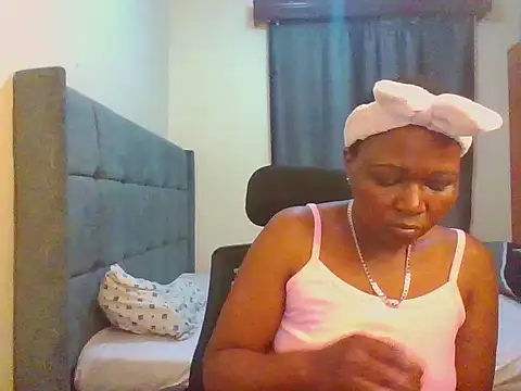 midnightsnack2 stripchat live cam model