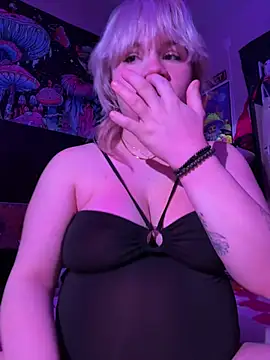 Cutiepiespanks stripchat live cam model