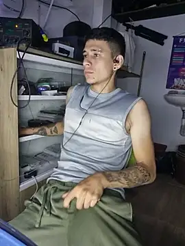 aronmax_ stripchat live cam model