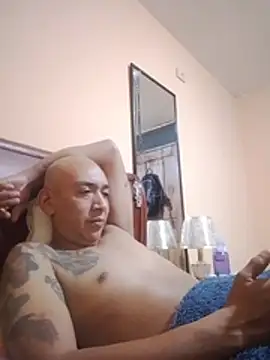 Cain180k stripchat live cam model