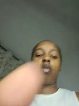 CurvyGlass stripchat live cam model