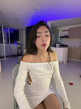 ZaraLuuv stripchat live cam model