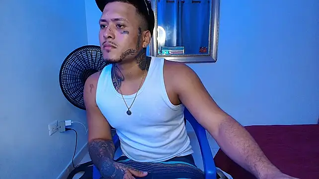 crow_black00 stripchat live cam model