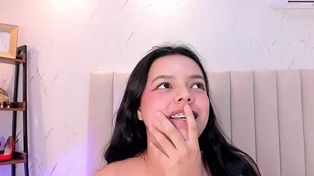 ViolettaRousee_ stripchat live cam model