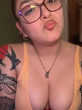 native_naya stripchat live cam model