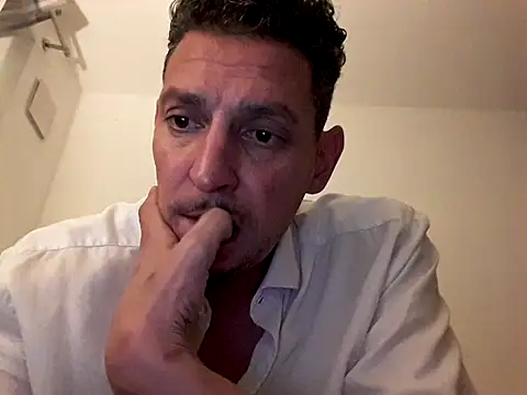 ARTANIS20 stripchat live cam model