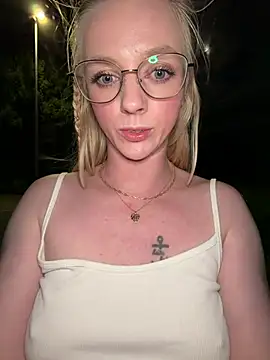 LinaLeana stripchat live cam model