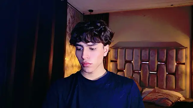 Michaell_Peters stripchat live cam model
