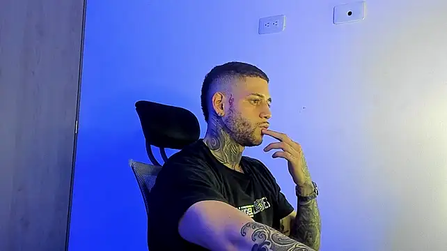 _jamesleandros1 stripchat live cam model