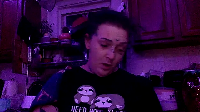 CurvyTrans2002 stripchat live cam model