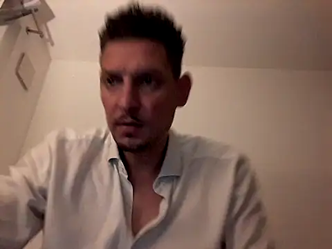 ARTANIS20 stripchat live cam model