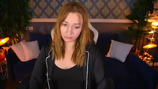 LizzaMoonn stripchat live cam model
