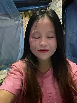 Yin-ri stripchat live cam model