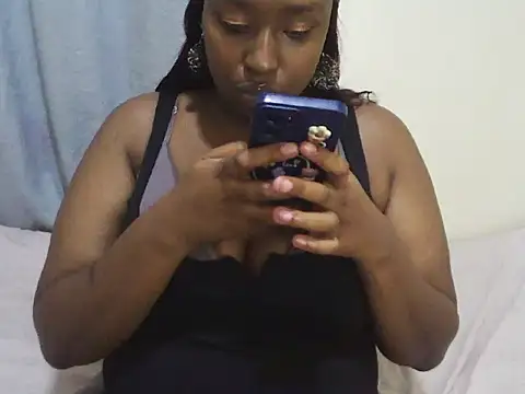 Vee_virgy stripchat live cam model