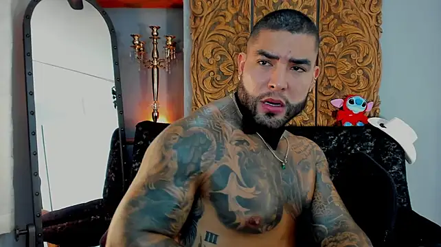 Aaron_Vega stripchat live cam model