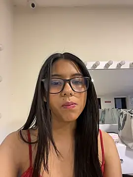 IsaSweett stripchat live cam model