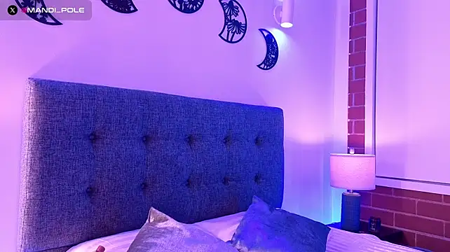 mandi4pole_ stripchat live cam model