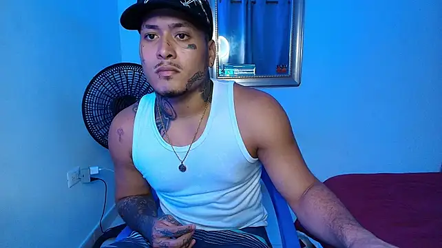crow_black00 stripchat live cam model