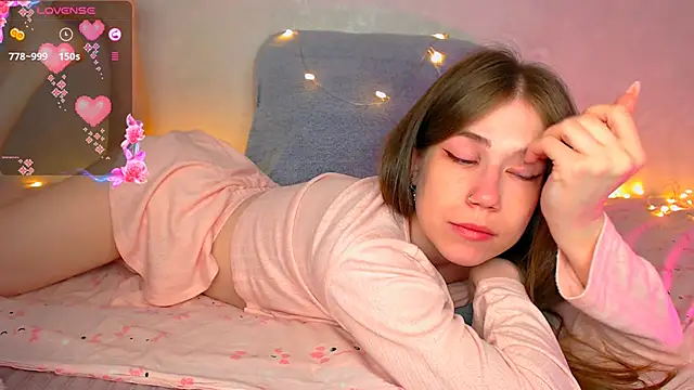 kiracozy stripchat live cam model