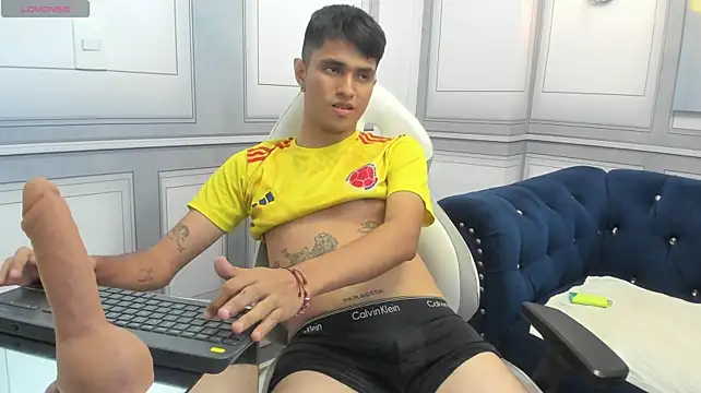 Elioth_18 stripchat live cam model