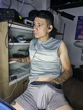 aronmax_ stripchat live cam model