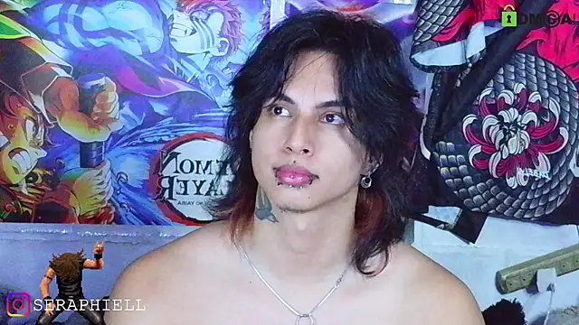 Seraphiell stripchat live cam model