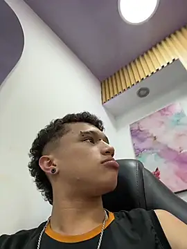 Dominik_Souza stripchat live cam model