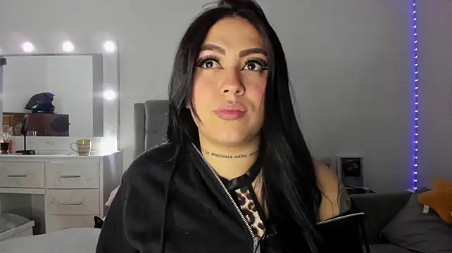 777_scarlett stripchat live cam model