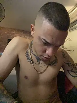 AlphaMasterXxx stripchat live cam model