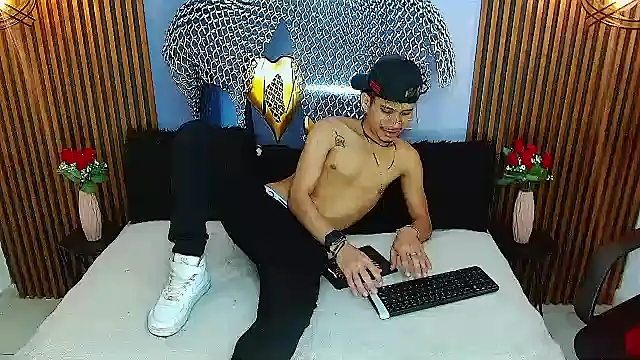 Skinny_cute_Alyer stripchat live cam model