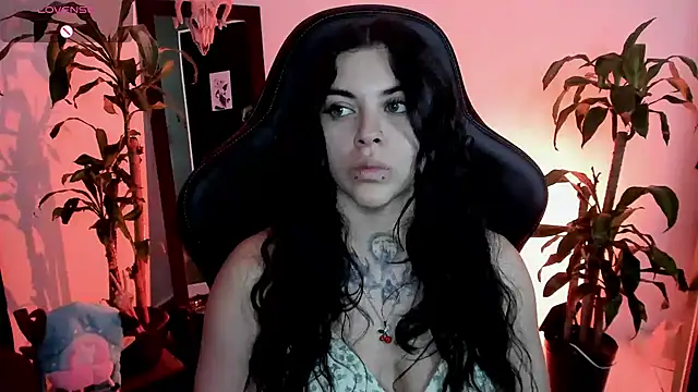 MissCharlottte_18 stripchat live cam model