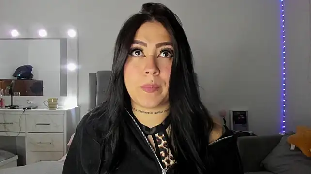 777_scarlett stripchat live cam model