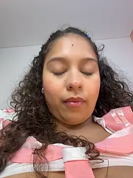 Shara_dreams stripchat live cam model