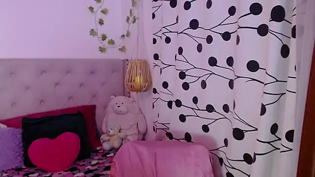 Saraanova1 stripchat live cam model