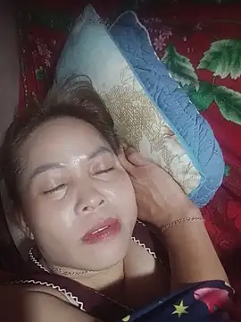 -Luni- stripchat live cam model