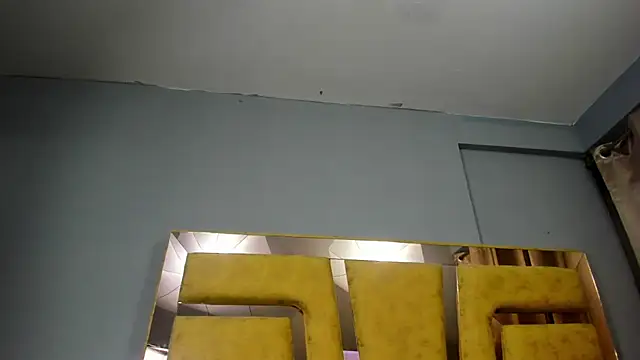 AlahiaEvanz stripchat live cam model
