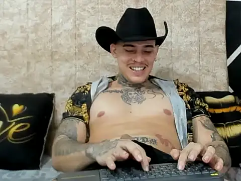 MaelMilk stripchat live cam model
