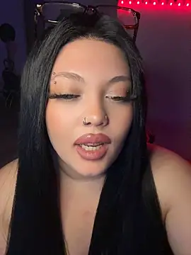 Vixen-Kiss stripchat live cam model